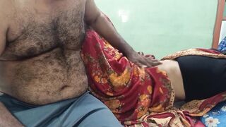 cheating wife make Home made saree romance viral video in south india viral video - 4 image