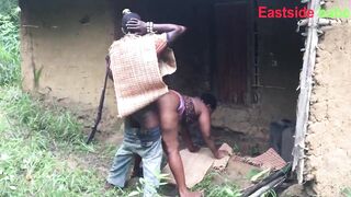 The hunter fucked outdoor with the Kings wife - 2 image