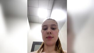 Public extreme masturbate in the gym