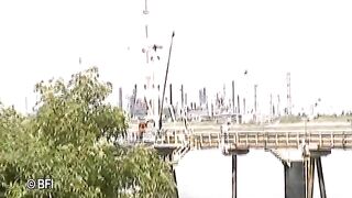 Flemish sluts 1 - Pussy at the harbor - 1 image