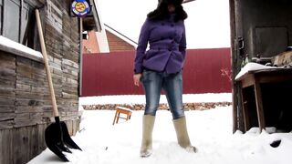 The best pissing on Christmas snow. A hairy pussy urinates outdoors. Amateur fetish compilation. - 1 image