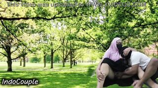 Indo Bokep Real Couple Outdoor sex . Muslim Couple affair in public park