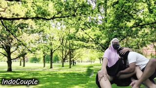 Indo Bokep Real Couple Outdoor sex . Muslim Couple affair in public park - 9 image