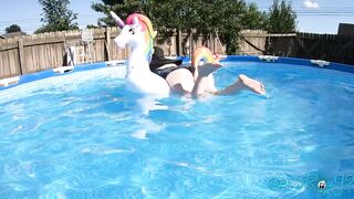 Inflatable Unicorn Floatie FULL VIDEO non pop barefoot housewife MILF swimming in swimsuit - 12 image