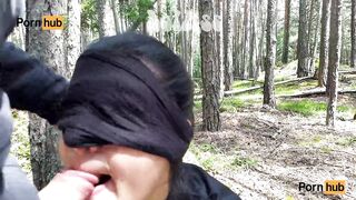 Faccio una pompa con ingoio a un guardone che mi becca a fare la troia nel bosco!  - 13 image