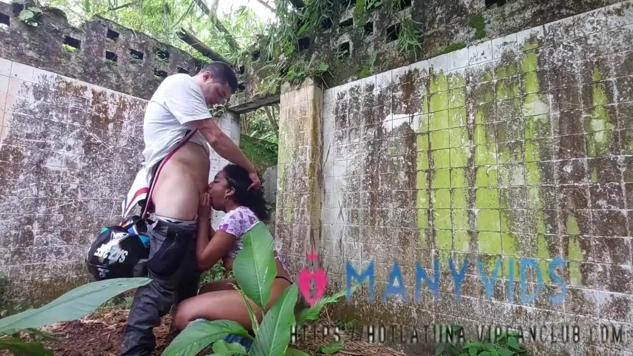 Colombian Slut Agrees To Have Sex With A Stranger In An Abandoned House In Medellin Colombia