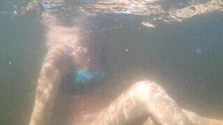 Under water (bikini) - 10 image