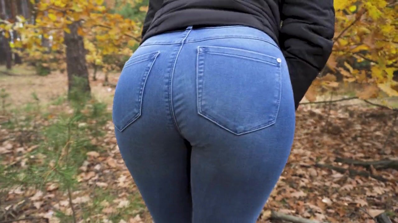 Girl In Tight Blue Jeans Teasing Her Phat Ass In The Forest 4K watch online picture