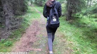 Hiking adventures fucking bubble butt hiker next to the tree with cumhot on her ass - 1 image